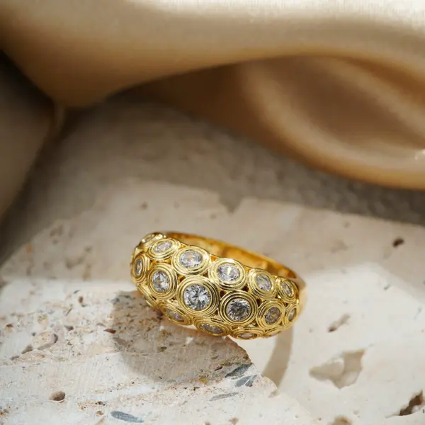 Glistening 18K Gold & Cubic Zirconia Statement Ring - Image 3