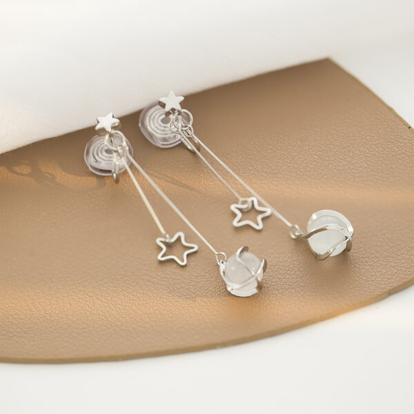 Extended Star-Shaped Tassel Earrings - Image 3